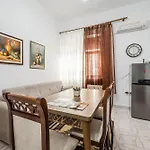 Maria's By Pikhost Gjirokastër