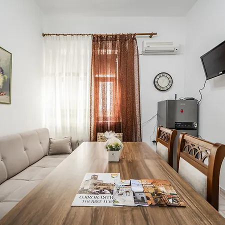 Maria's By Pikhost Apartmán Gjirokastër