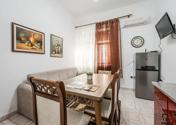 Maria's By Pikhost Gjirokastër